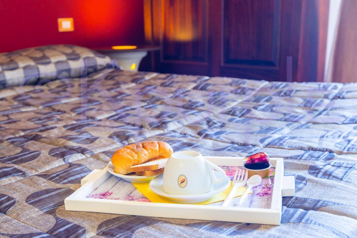 Le Api Hotel Cagliari Ngoại thất bức ảnh